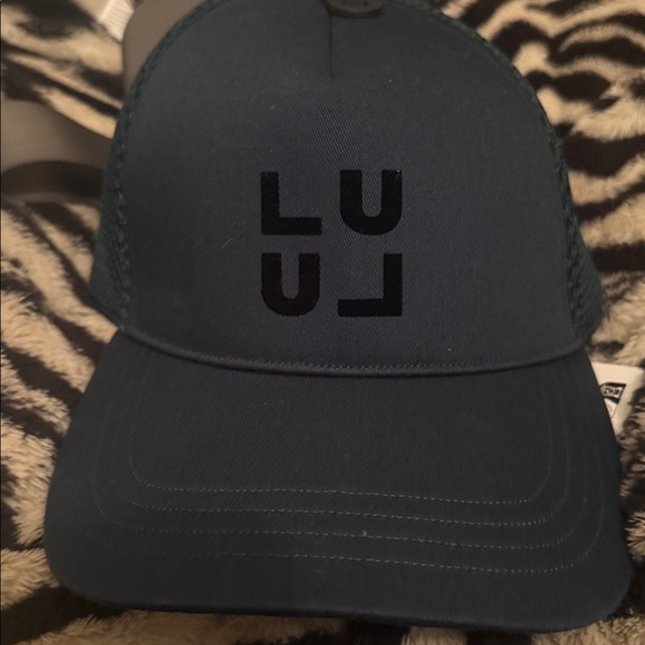 Lululemon Navy Blue Mesh Trucker Hat NWT size S/M - Picture 3 of 4